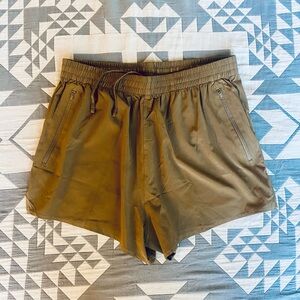 Outdoor Voices Zephyr Short 3”